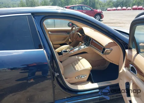 2011 Porsche Panamera Turbo z USA, uszkodzony, nr VIN WP0AC2A73BL091043